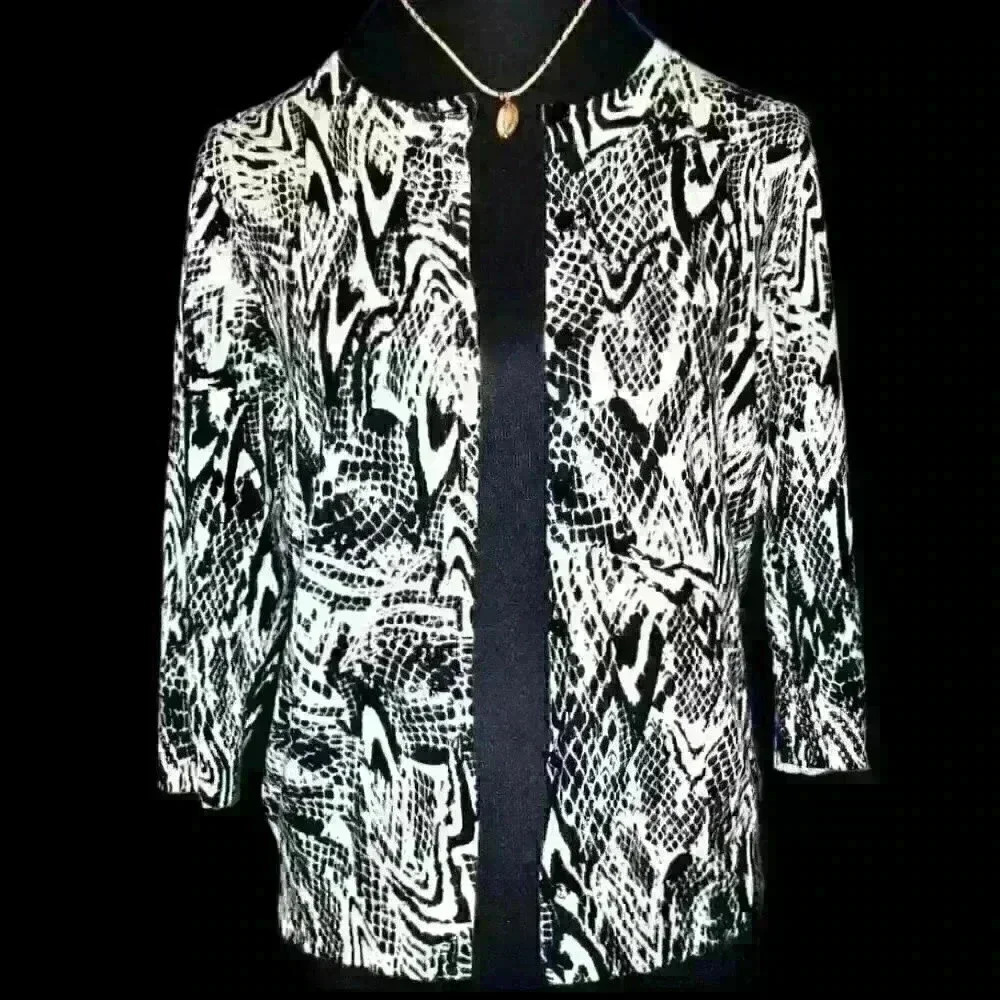 DESIGNERS ORIGINAL Womans BLACK & WHITE Lightweight Cardigan PETITE size PL
